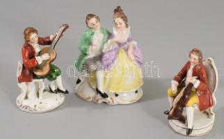 3 darab kis porcelán figura, közte Alt Wien, közte sérüléssel, m: 8 cm alatt
