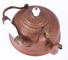 Antik réz teás kanna, porcelán fogóval, m: 16,5 cm