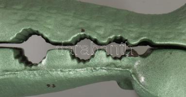 Antik krokodil alakos öntöttvas parafadugó zsugorító eszköz, h: 28 cm