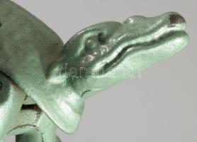 Antik krokodil alakos öntöttvas parafadugó zsugorító eszköz, h: 28 cm