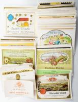 125 db vegyes italcímke, nagyobb részük képeslappá alakítva