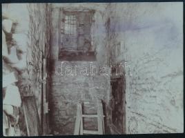 cca 1910 A pozsonyi (Felvidék) vár régi földalatti börtöne, fotó, 12×16,5 cm