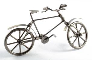 Fém kerékpár asztaldísz, h: 17 cm