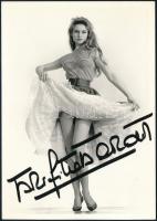 Brigitte Bardot (1934- ) francia színésznő, énekesnő autográf aláírása őt ábrázoló képen, 15x10,5 cm...