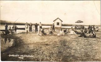1923 Velence, Velencei-tó, strand. Tóth József fényképész (Kápolnásnyék) photo (vágott / cut)