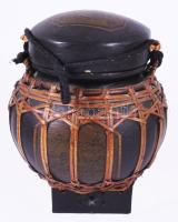 Keleti kézműves tárolóedény, m: 18 cm