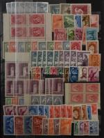 Postatiszta magyar anyag 1913-tól, kevés 1960 utánival, sok másodpéldány, nagy méretű 26 lapos berakóban. 2.700 db bélyeg, benne Árvíz, Hadisegély I., Roosevelt sor, 3 db 6:3, 8 db Repülő 20Ft (hármaslyukasztású is), vágott UPU sor, szelvényes Bartókok stb.