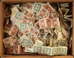 Több ezer db magyar portó bélyeg kis dobozban ömlesztve