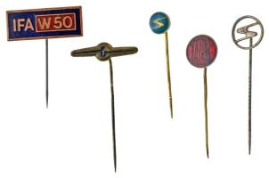 Vegyes, 5xklf márka jelvény, közte: Tatra, IFA W 50, Trabant T:XF