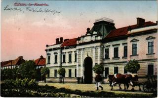 1938 Losonc, Lucenec; Tüzérlaktanya. Redlinger kiadása / cs. Kasárna / artillery barracks + "1938 Losonc visszatért" So. Stpl. (tűnyom / pin mark)
