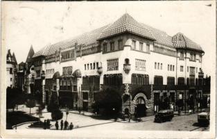 1933 Marosvásárhely, Targu Mures; Palatul Cultural / Kultúrpalota, Közművelődési Ház, autóbusz. Révész Béla kiadása / community centre, autobus. photo