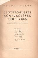 Tolnai Gábor: Legyező-díszes könyvkötések Erdélyben. Egy díszítőmotívum története. Tíz képpel. (Dedikált.) Budapest, 1939. (Szerzői magánkiadás - Királyi Magyar Egyetemi Nyomda). 23 + [1] p. + 5 t. (kétoldalas). Egyetlen önálló kiadás. Dedikált: "Varjas Bélának baráti szeretettel Tolnai Gábor. Bp. 1939. okt. 23". Tolnai Gábor irodalomtörténész rövid iparművészeti tanulmányát munkatársának, a szintén döntően régi magyar irodalommal foglalkozó Varjas Bélának ajánlotta. Prov.: Varjas Béla (1911-1985) irodalomtörténész, könyvtáros. (Különlenyomat a Magyar Könyvszemle 1939. évi 3. számából.) Fűzve, első fedőborító nélkül, a hátsó fedőborítón apró hiánnyal.
