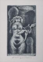 [Grafika] Michel Fingesten (1884-1943) grafikusművész erotikus Ex librise a művész saját kezű aláírásával M. Funier számára (1940 körül). Rézkarc, mérete: 103x58 mm, lemezméret: 105x60 mm. A csehországi születésű Michel Finkelstein (1884-1943) grafikusművész 1900-tól a bécsi Kunstakademie-ben tanult, Oskar Kokoschka társaságában. Félbehagyott tanulmányait Münchenben folytatta, majd 1913-tól Berlinben tanulta ki a sokszorosított grafika fortélyait. A Michel Fingesten művésznevet felvevő grafikus az első világháború után a német némafilmes és illusztrátori világban dolgozott. A művészetét betiltó új német rezsim nyomása elől Milánóba költözött, ott fordult érdeklődése a kisgrafikák felé. Ex librisként feliratozott grafikái számos esetben a képzeletbeli megrendelő tulajdonságait növelik szürreális, művészi látomássá. Rézkarcunk ezúttal viszont feltehetően valós megrendelő, M. Funier francia könyvgyűjtő számára készült. A szürreális grafika középpontjában nőalak, hátterében falloszmotívumok, az előtérben szárnyaló lantba kapaszkodó sovány férfifigura. Ex librisünk címfelirata felül, a megrendelő megnevezése alul, a rézkarc alatt Michel Fingesten saját kezű aláírása. Tökéletes állapotú lap, paszpartuban, fakeretben, üveglap mögött.