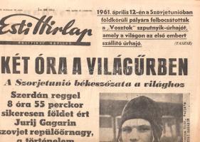 [Folyóirat] "Két óra a világűrben. A Szovjetunió békeszózata a világhoz". Az Esti Hírlap politikai napilap lapszáma az első emberi űrutazás, Jurij Gagarin szovjet őrnagy űrutazása alkalmából. [VI. évfolyam, 86. szám.] (1961. április 13.) Budapest, 1961. Szikra Lapnyomda. [6] p. Folio. A második világháborút követően fegyverkezési verseny kezdődött a világ két szuperhatalma, az Egyesült Államok és a Szovjetunió között, melynek során folyamatosan fejlesztették a másik fél megfigyelését szolgáló repülőtechnikát és az atombombát is szállítani képes, interkontinentális ballisztikus rakétatechnológiát. Ennek a versengésnek az eredménye a Szputnyik-1 műhold fellövése 1957 októberében, melyet a szovjet hírközlés nagy diadallal jelentett be. A Föld körül keringő szovjet műhold híre a nyugati világot valósággal sokkolta, hiszen a műhold elérhetetlen kémeszközként a világ bármely pontja megfigyelésének veszélyét hordozta magában, illetve megdőlt az az elmélet, miszerint a Szovjetunió csupán katonai nagyhatalom, technológiai értelemben azonban jócskán lemaradt a nyugati világtól. Jóllehet a szovjetek által fellőtt első műhold nyomán kitört pánik egyebek mellett a NASA megalakulásához vezetett, 1961-ben újabb szovjet diadal sokkolta a nyugati közvéleményt. Szövegközti felvételekkel illusztrált lapszámunk csaknem egészét Jurij Gagarin 1961. április 12-én végrehajtott, másfél órás űrutazásának szenteli. A tervezett űrutazás Föld körüli keringés volt, a szovjet űrhajó Bajkonurban szállt fel, Kamcsatkánál elhagyta a Szovjetunió területét, a Csendes-óceánt átlósan szelte át, majd Dél-Amerika legdélebbi részei után északnak fordulva haladt át az Atlanti-óceán felett, végül Afrika és Arábia területei felett átszállva elérte a Szovjetuniót. A szovjet rádió a másfél órás út vége felé tette közhírré az eseményt. Lapszámunkban Gagarin rádióüzeneteinek átirata, politikai üzenetek és első titkári üdvözletek a Szovjetunióból, a keleti blokk országaiból, valamint a jelentős esemény hazai társadalmi és tudományos visszhangja a fékezhetetlen öröm, büszkeség és kíváncsiság jegyében. Az utolsó oldalon sporthírek, rádióhírek és beszámoló az Eichmann-perről. Jó állapotú lapszám.