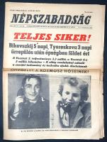 [Folyóirat] "Teljes siker! Bikovszkij 5 napi, Tyereskova 3 napi űrrepülés után épségben földet ...