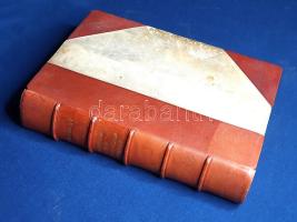 Beiträge zur Indischen Erotik. Das Liebesleben des Sanskritvolkes. Nach den Quellen dargestellt von Richard Schmidt. [Lipcse] Leipzig, 1902. Lotus-Verlag (Richard Schmidt). VIII + 976 p. Első német kiadás. Richard Schmidt (1866-1939) indológus, műfordító, a Halle-i Egyetem tanára. Nagy becsben tartott jógakötete után kötetünkben az indiai erotikus praktikákat ismerteti, szanszkrit és német szövegezésben. A címlapon magyar nyelvű ajándékozási és tulajdonosi bejegyzés. Kötetünkből két levél hiányzik. Aranyozott gerincű, álbordás korabeli félbőr kötésben, márványmintás festésű lapszélekkel. Jó példány.