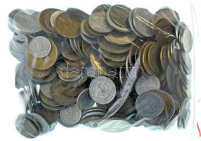 Vegyes, magyar és külföldi érmetétel, mintegy ~1kg súlyban T:vegyes Mixed, Hungarian and foreign coin lot (~1kg) C:mixed