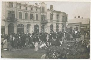 Máramarossziget, Sighetu Marmatiei; Piac, állatvásár, szarvasmarhák, Samuel Menczer, Herman Picker, Rubinger üzlete / market, cattle, shops. photo