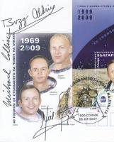 Neil Armstrong (1930-2012), Michael Collins (1930- ), Buzz Aldrin (1930- ) amerikai űrhajósok aláírásai emlékborítékon  Signatures of Neil Armstrong (1930-2012), Michael Collins (1930- ), Buzz Aldrin (1930- ) American astronauts on commemoratíve cover