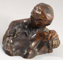 Olvashatatlan jelzéssel: A csók. Bronzírozott szobor, 10x8,5 cm