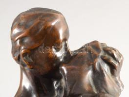 Olvashatatlan jelzéssel: A csók. Bronzírozott szobor, 10x8,5 cm
