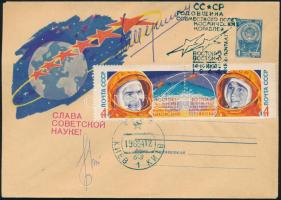 Valentyina Tyereskova (1937- ) és Valerij Bikovszkij (1934- ) szovjet űrhajósok aláírásai emlékborítékon /  Valentina Tereshkova (1937- ) and Valeriy Bikovskiy (1934- ) Soviet astronauts on envelope