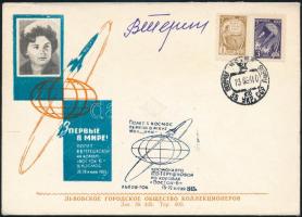 Valentyina Tyereskova (1937- ) szovjet űrhajósnő aláírásai emlékborítékon /

Valentina Tereshkova ...