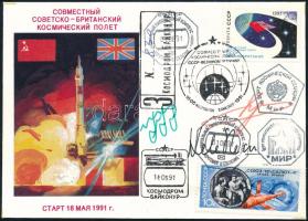 Helen Sharman (1963- ) brit, , Anatolij Arcebarszkij (1956- ), Szergej Krikaljov (1958- ), szovjet űrhajósok aláírásai emlékborítékon /  Signatures of Helen Sharman (1963- ) British, Sergei Krikalyov (1958- ), Soviet astronauts on envelope