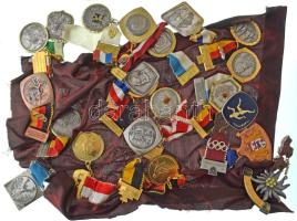 Németország 22db-os vegyes főleg turista és sportjelvényből álló tétel T:UNC,AU Germany 22pcs mixed badge lot mainly of tourist and sports badges C:UNC,AU