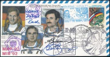 Alekszandr Viktorenko (1947- ), Alekszandr Kaleri (1956- ) szovjet és Klaus-Dietrich Flade (1952- ) német űrhajósok aláírásai emlékborítékon /   Signatures of Aleksandr Viktorenko (1947- ), Aleksandr Kaleri (1956- ) Soviet and Klaus-Dietrich Flade (1952- ) German astronauts on envelope