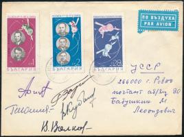 Valerij Kubaszov (1935-2014), Georgij Sonyin (1935-1997), Viktor Gorbatko (1934- ), Anatolij Filipcsenko (1928- ), és Alekszandr Volkov (1948- ) szovjet űrhajósok aláírásai emlékborítékon Signatures of Valeriy Kubasov (1935-2014), Georgiy Shonin (1935-1997), Viktor Gorbatko (1934- ), Anatoliy Filipchenko (1928- ), and Aleksandr Volkov (1948- ) Soviet astronauts on envelope