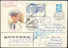 Szojuz TM 9 Alekszandr Pavlovics Alekszandrov (1943-) orosz űrhajós aláírása Gagarin emlékborítékon / Signatures of Alexander Pavlovich Alexandrov (1943.-) Russian astronaut on envelope