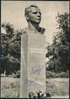 Jevgenyij Hrunov (1933-2000), Pavel Popovics (1930-2009) szovjet űrhajósok aláírása képen / Signature of Evgeniy Hrunov (1933-2000) and Pavel Popovich (1930-2009) Soviet astronaut on card 15x21 cm