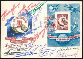 Alekszej Gubarev (1931-2015), Pavel Popovics (1930-2009), Viktor Gorbatko (1934- ) , Vaszilij Grigorjevics Lazarev (1928-1990), Anatolij Filipcsenko (1928-2022 ), Borisz Volinov (1934- ), Jevgenyij Hrunov (1933-2000), Lev Gyomin (1926-1998), Pjotr Iljics Klimuk (1942- ), Jurij Glazkov (1939-2008), Jurij Artyuhin (1930-1998), Vitalij Zsolobov (1937- ), Vjacseszlav Dmitrijevics Zudov (1942-2024) orosz és szovjet űrhajósok aláírásai emlékborítékon összesen 13 db aláírás   Signatures of Russian and Soviet cosmonauts Alexei Gubarev (1931-2015), Pavel Popovich (1930-2009), Viktor Gorbatko (1934- ), Vasily Grigorevich Lazarev (1928-1990), Anatoly Filipchenko (1928-2022 ), Boris Volynov (1934- ), Evgeny Khrunov (1933-2000), Lev Gyomin (1926-1998), Pyotr Ilyich Klimuk (1942- ), Yuri Glazkov (1939-2008), Yuri Artyukhin (1930-1998), Vitaly Zholobov (1937- ), Vyacheslav Dmitrievich Zudov (1942-2024) on a commemorative envelope, a total of 13 signatures