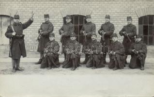 WWI Hungarian artillery soldiers in front of the barrack, group photo, Első világháborús magyar katonák csoportképe laktanya előtt, photo