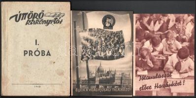 1948-1949 Úttörő kiskönyvtár I. Próba. Összeáll.: Az Úttörő Központ nevelési osztálya. Bp., 1948, Országos Úttörő Vezetőség, 133+[3] p. Kiadói papírkötés, kissé sérült, foltos borítóval. + 2 db úttörő prospektus: Éljen a Világifjúsági Találkozó!, Jótanulással előre Hazánkért!