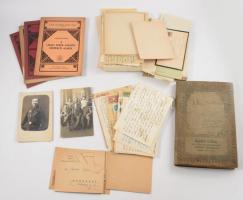 Cipős doboznyi vegyes papírrégiség.