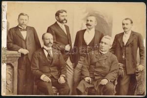 cca 1895 Szeghény József kihelyezett komáromi tábori lelkész és társasága. Keményhátú fotó Wittmann Nándor komáromi műterméből, 20x13 cm