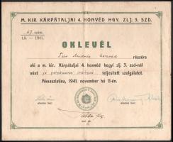 1941 Aknaszlatina, M. Kir. Kárpátaljai 4. Honvéd Hegyivadász Zászlóalj 3 század honvéd golyószóros irányzó részére szóló oklevél, hajtott, pecséttel és századparancsnoki aláírással.