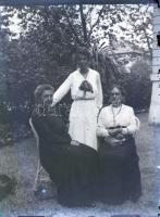 5 db üvegnegatív vegyes felvételekkel (kirándulási képek, életképek), 12x9 cm