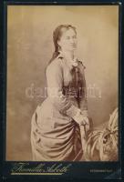 cca 1880 Hölgy portréja. Kabinetfotó Kamilla Asboth nagyszebeni műterméből, kopással, 16,5x11 cm