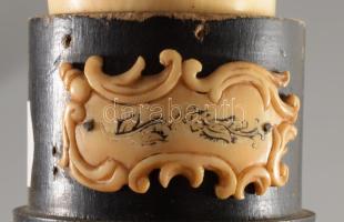 cca 1800-1820 Elegáns hölgy - faragott csont szobor, fa talapzaton, keze sérült, m: 17,5 cm