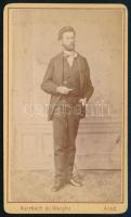 cca 1870 Férfi portré. Vizitkártya Auerbach és Wargha műterméből, 10,5x6,5 cm