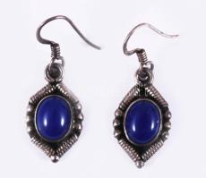 Ezüst (Ag) fülbevaló lápisz lazulival, jelzett, h: 3,5 cm, bruttó: 6,5 g