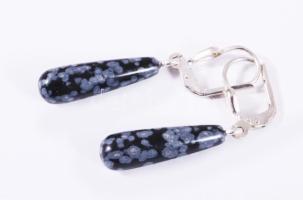 Ezüst (Ag) fülbevaló ónixszal, jelzett, h: 3,5 cm, bruttó: 2,9 g