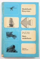 Nagy Pál Sándor - Szilvay Géza: Hajómodellezés. Modellezők Könyvtára 6. Bp., 1969, Táncsics, 246 p. + 1 (kihajtható tábla) t. Megjelent 3700 példányban. Kiadói kartonált papírkötés, sérült gerinccel.