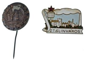 1950 k. "Sztálinváros" zománcozott bronz jelvény + 1951. Dolgozó Ifjúság Szövetsége "DISZ - Dunai Vasmű Ifjú Építője" bronz lemezkitűző, zománcozott rátét nélkül (25mm) T:AU,VF