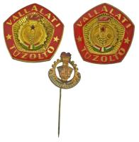 1950 k. "Önkéntes Tűzoltó" zománcozott bronz jelvény + 1970-1980. "Vállalati Tűzoltó" műgyantás, aranyozott fém sapkajelvény (2x, 34x34mm) T:XF,AU