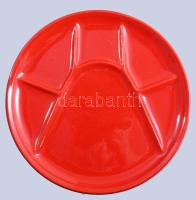 Vérvörös színű 6 részes hatosztatú kínáló garnitúra, minimális kopással, d: 22 cm