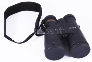 Minox BV8x45 távcső, tokjában.